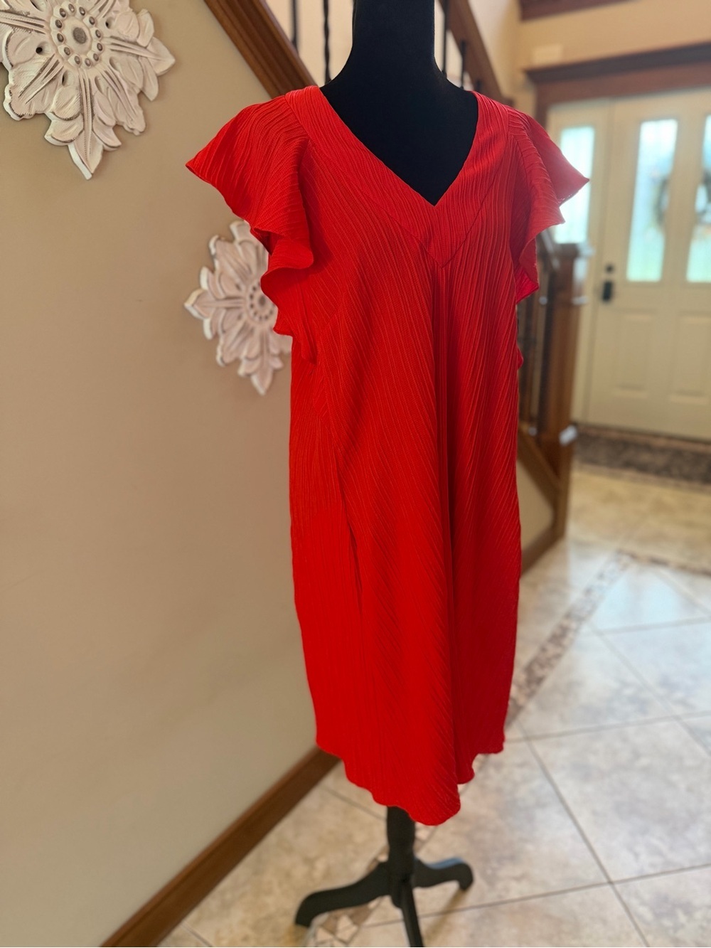 Sandra Darren Textured Flutter Sleeve Dress – Size Medium